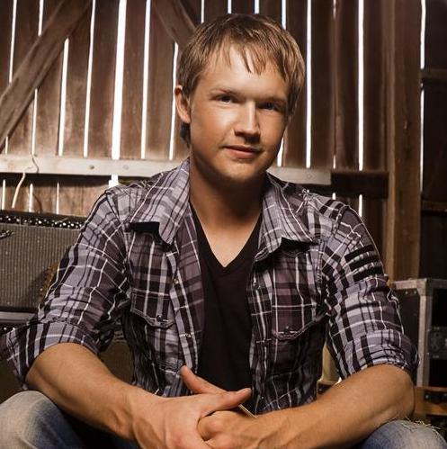 Blaine Larsen photo
