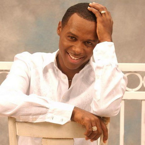 Micah Stampley photo