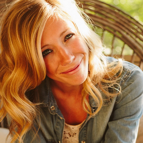 Ellie Holcomb photo