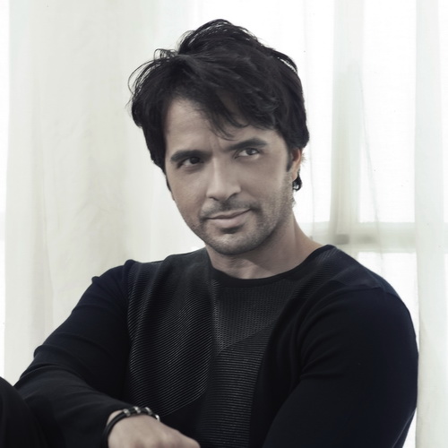 Luis Fonsi photo